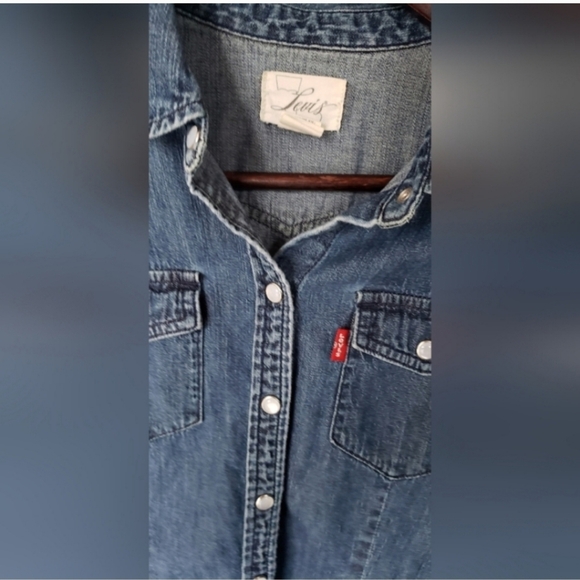 Levi's jean shirt - Picture 6 of 8